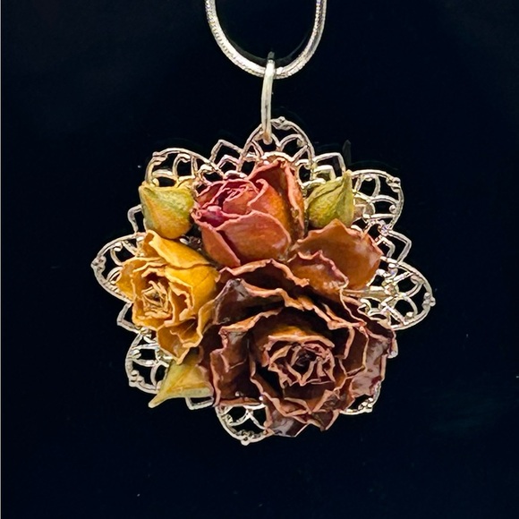Real Roses Pendant - Picture 2 of 6